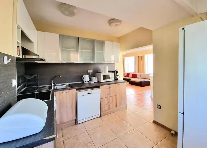 Sunny View With Garage