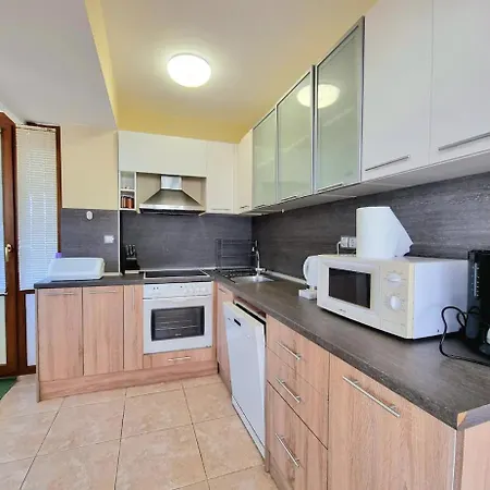Sunny View With Garage Апартаменты *