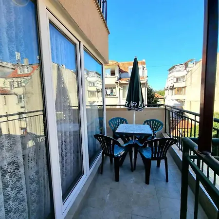 Sunny View With Garage Апартаменты *
