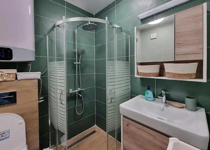 Апартамент Sunny View With Garage